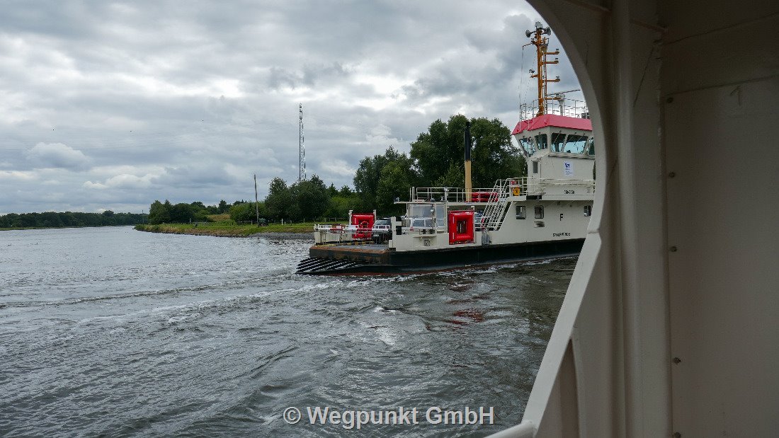 Einmal mit der Fähre über den Kanal und einmal mit dem Velo unter dem Kanal durch